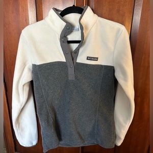 NWOT. Columbia quarter snap pullover. Size S.